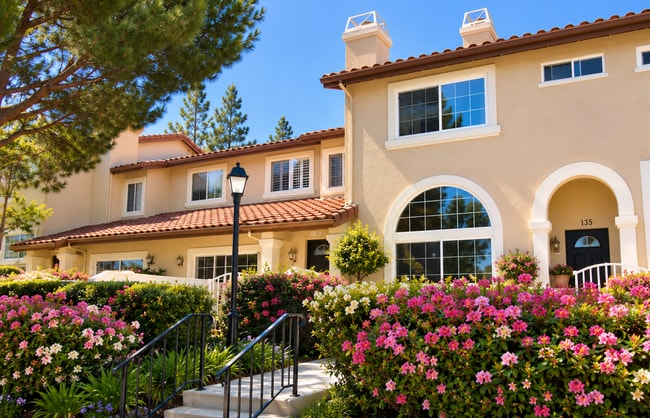 Building Photo - Gorgeous Townhouse in La Jolla Colony's Madrid Complex in the heart of UTC!
