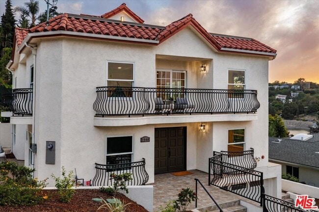 Photo - 2348 Baxter St