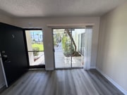 Photo - 931 W 19th St Unit 5