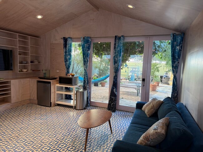 Building Photo - 744 Navy St