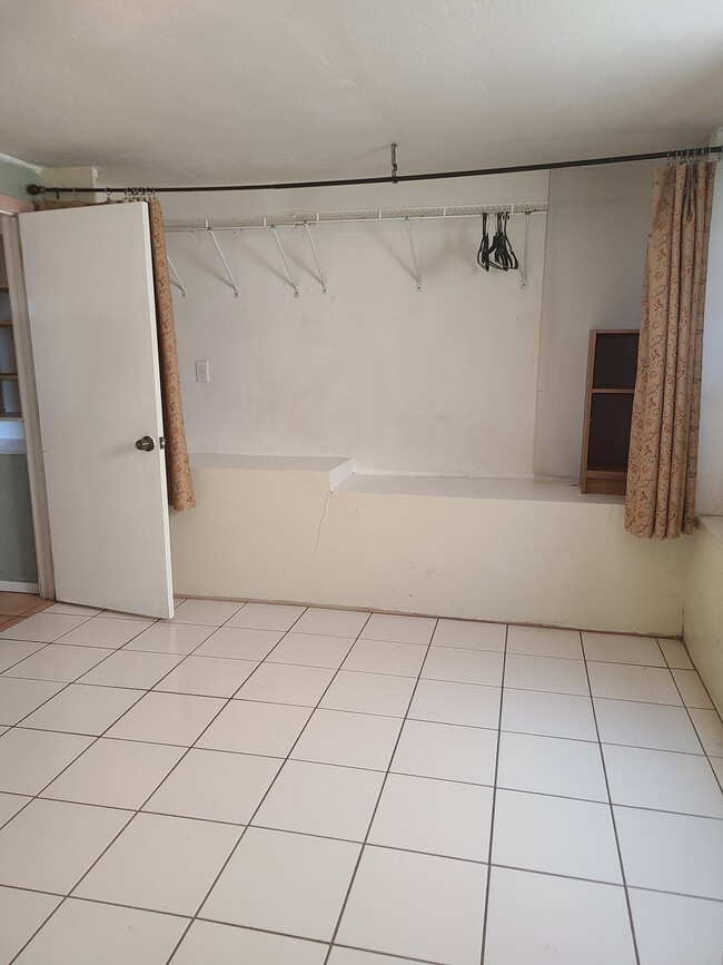 Photo - 5831 Adelaide Ave Unit back apartment