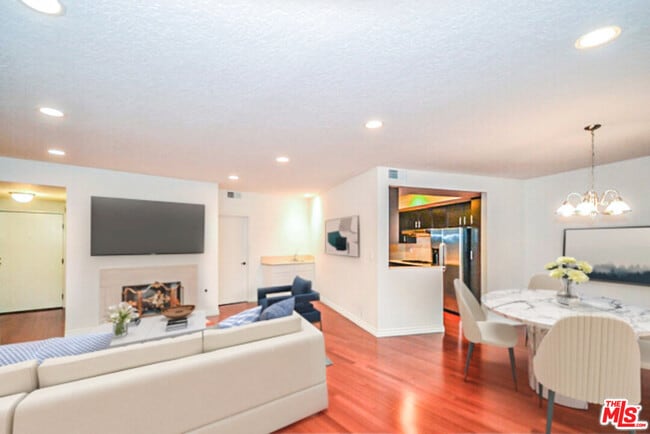 Photo - 4444 Wilshire Blvd Unit 204