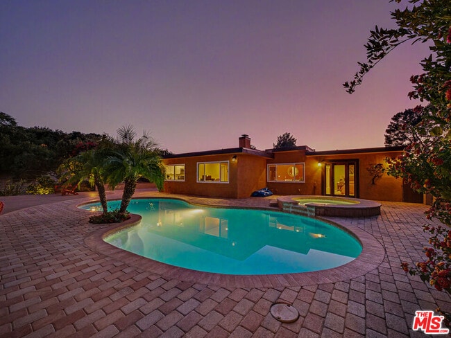 Building Photo - 3106 Voltaire Dr