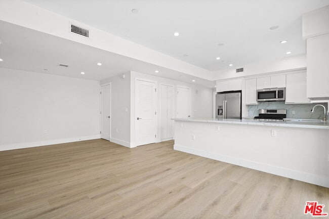 Photo - 11042 La Maida St Unit 203