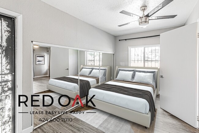 Photo - 810 W 42nd Pl Unit 810