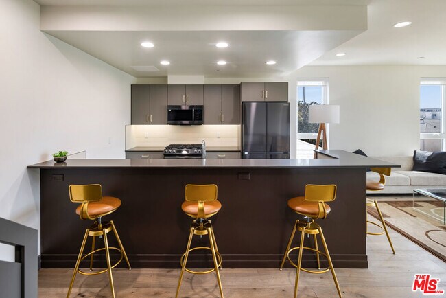 Photo - 118 Orlando Ave Unit 303