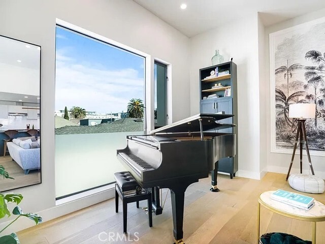 Building Photo - 811 N Detroit St