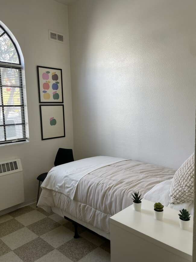 Deluxe Unit - Peachtree Inn - Fully furnished units! Apartments