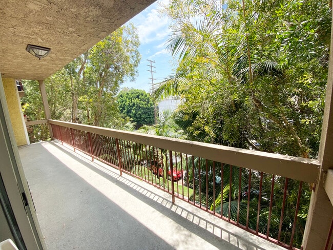 Photo - 1262 S Barrington Ave Unit 201