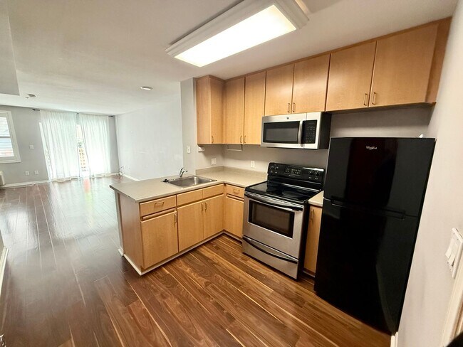 Building Photo - Spacious Studio Living in the Heart of Little Italy
