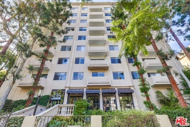 Building Photo - 435 N Oakhurst Dr Unit 303