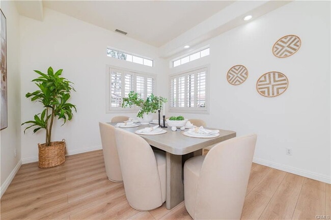 Building Photo - 338 Calle Vista