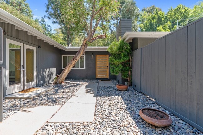 Photo - 2820 Nichols Canyon Pl