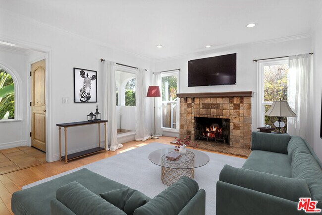 Photo - 409 N Kilkea Dr