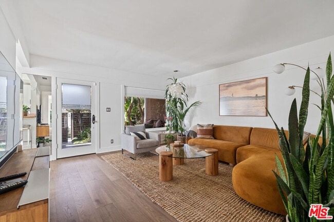 Photo - 1613 Cabrillo Ave