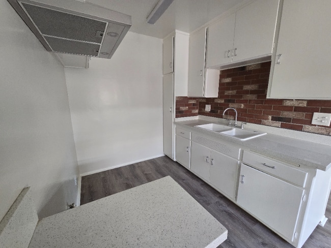 Photo - 13531 Wyandotte St Unit 6