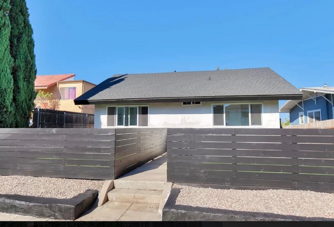 Building Photo - 3745 Boundary St Unit 2