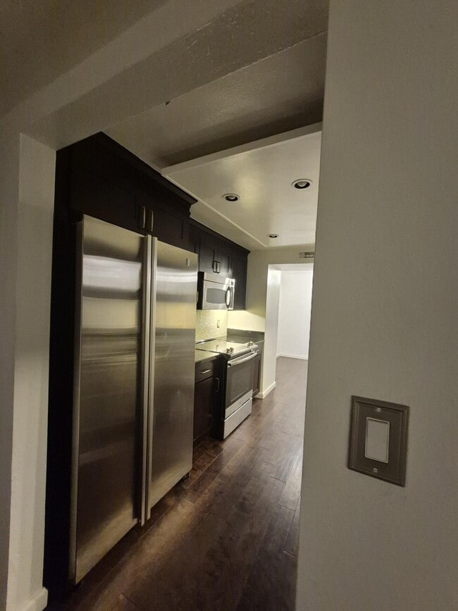 Photo - 600 W 9th St Unit 207