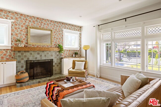 Photo - 137 E Ave 43