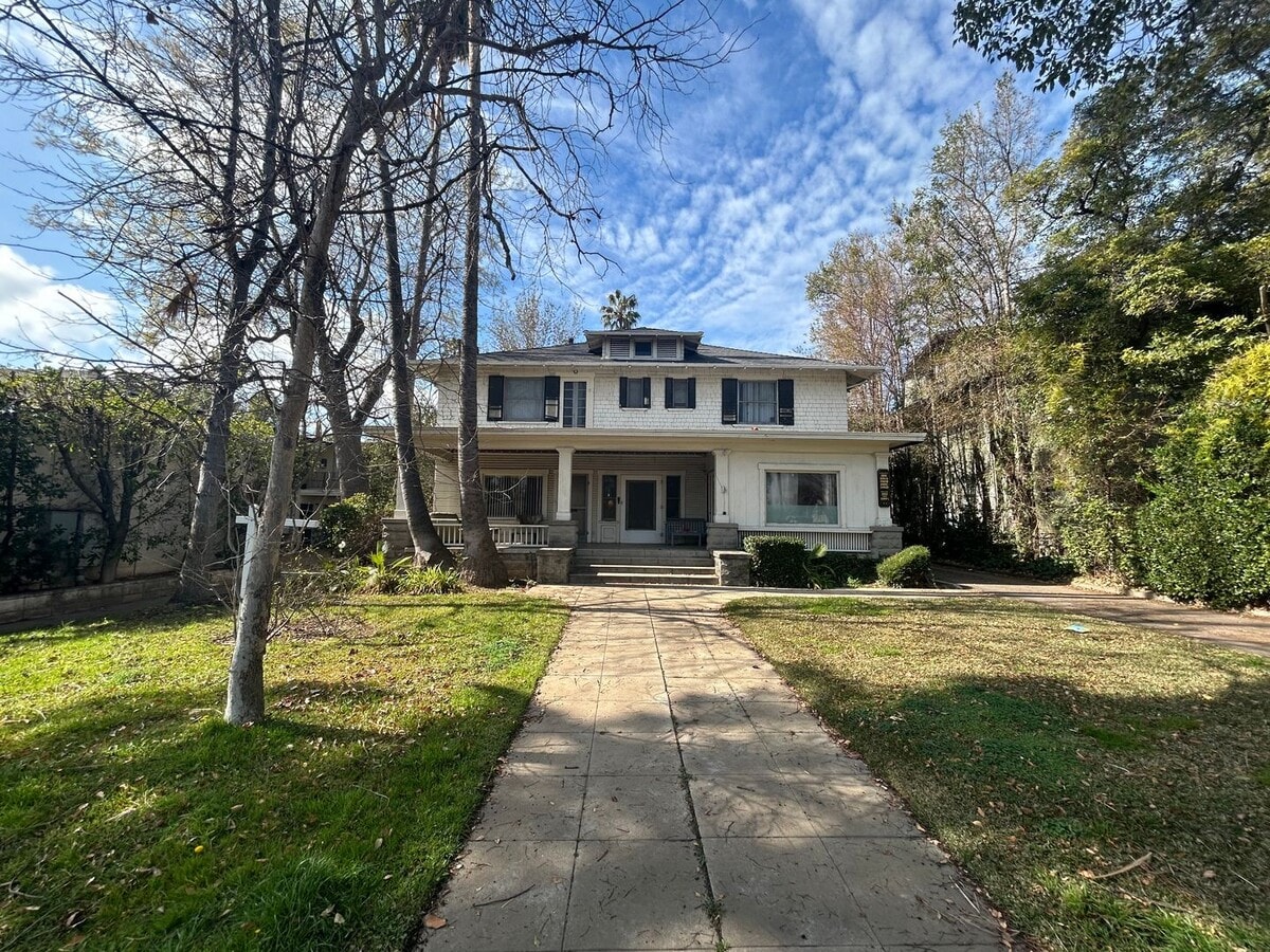 Photo - 1101 N Los Robles Ave Unit B