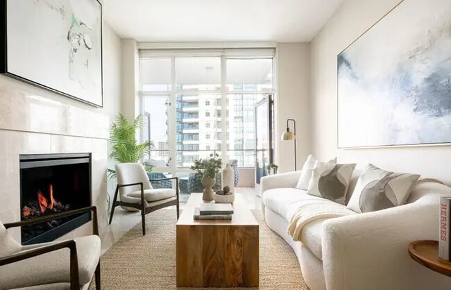 Building Photo - 550 Front St Unit 228