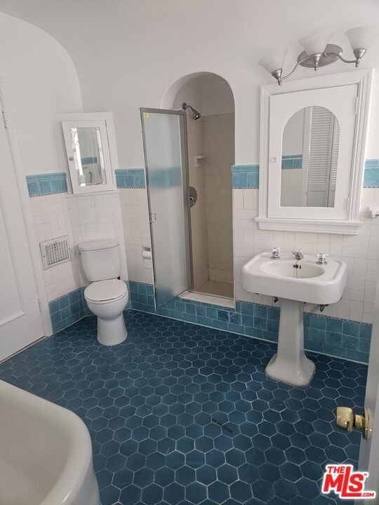 Photo - 122 N Detroit St