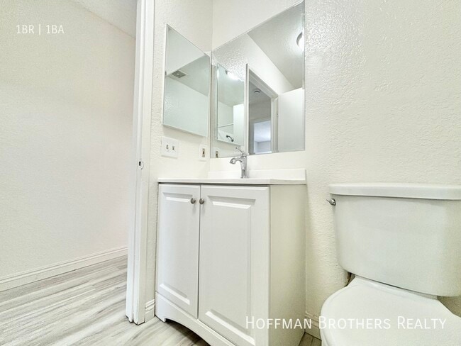 Photo - 10346 Commerce Ave Unit 6