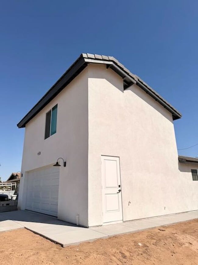 Photo - Spacious 3BR/2BA Home with Open Floor Plan, Garage & Washer/Dryer Unit Main House