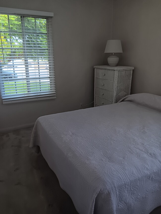Building Photo - 6445 W 87th St Unit Private room for rent