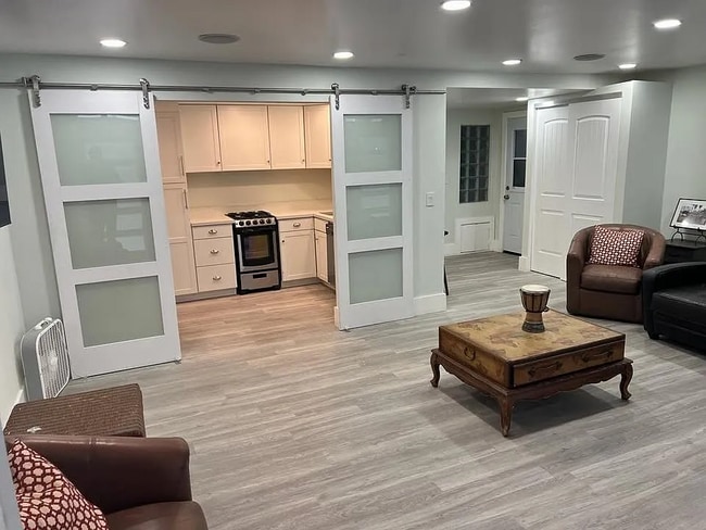 Building Photo - 206 Avenue H