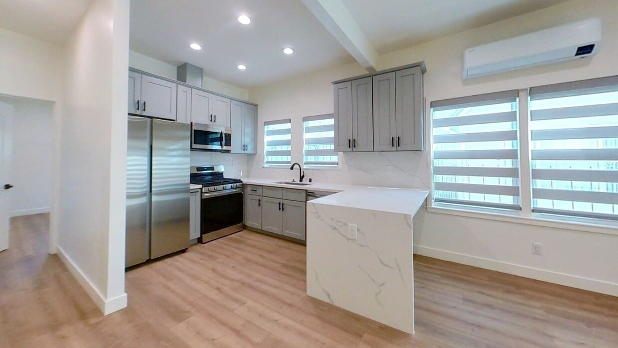 3D Tour - 1268 S Citrus Ave
