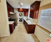 Photo - 947 Victoria Ave