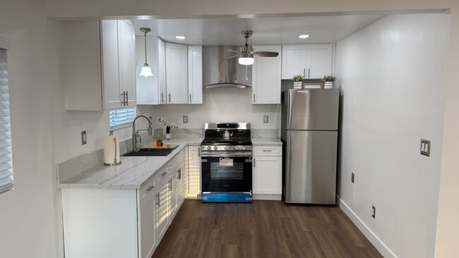 Building Photo - 6506 Regent St