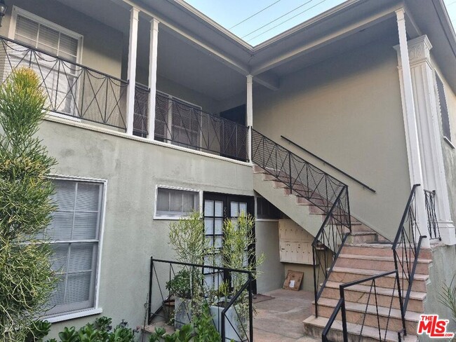 Photo - 8551 Holloway Dr Unit 8551-1/4