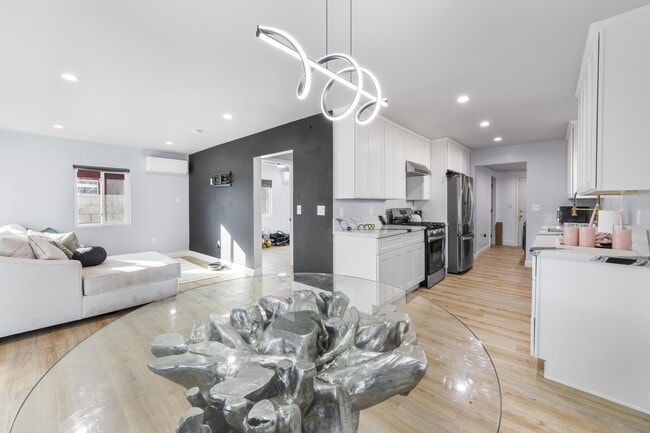 Photo - 341 E 91st St