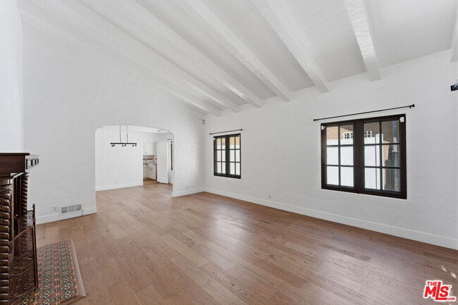 Building Photo - 537 N Poinsettia Pl