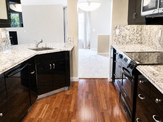 Building Photo - 17 Vassar Aisle Unit model B-2