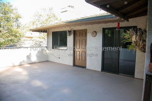 Photo - 584 Doyle Ln