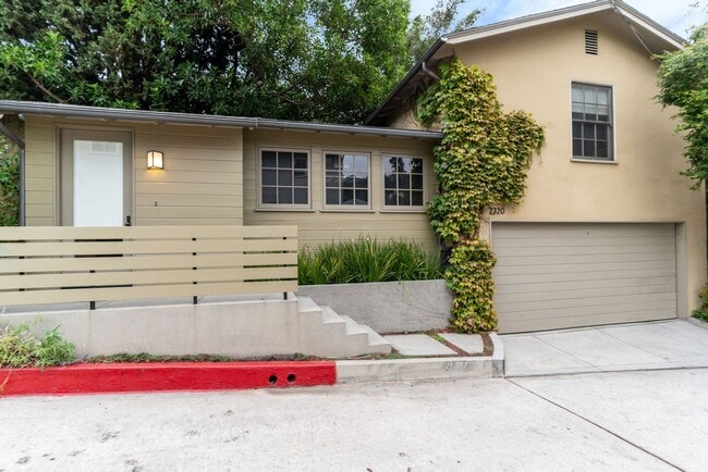 Beachwood Canyon 2b2b Home - Intentional F... - Beachwood Canyon 2b2b Home - Intentional F...
