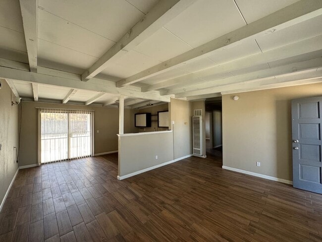 Photo - *** move in special *** $1575 for the 1st ...