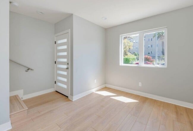 Photo - 427 Heliotrope Dr