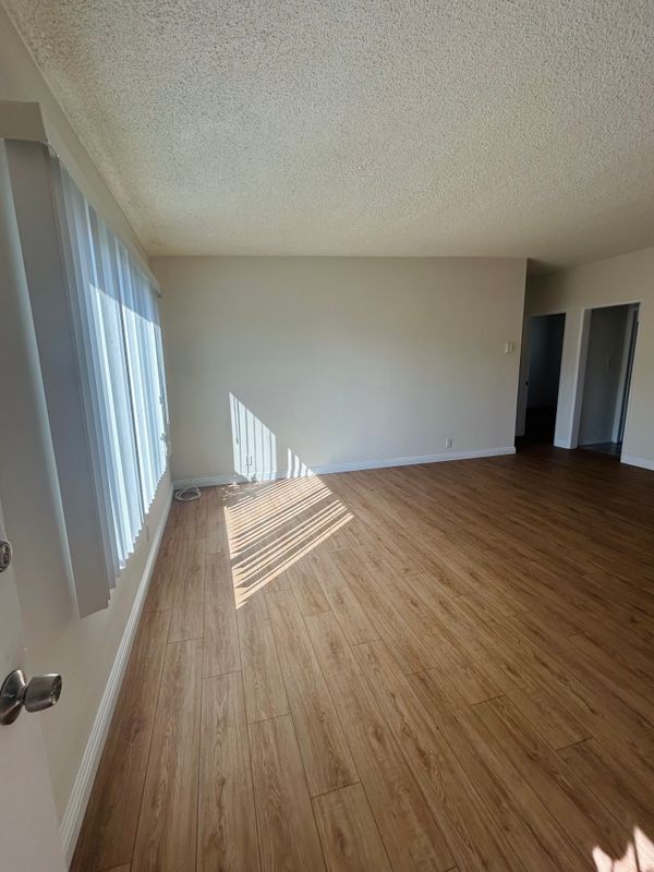 Building Photo - 447 E 61st St