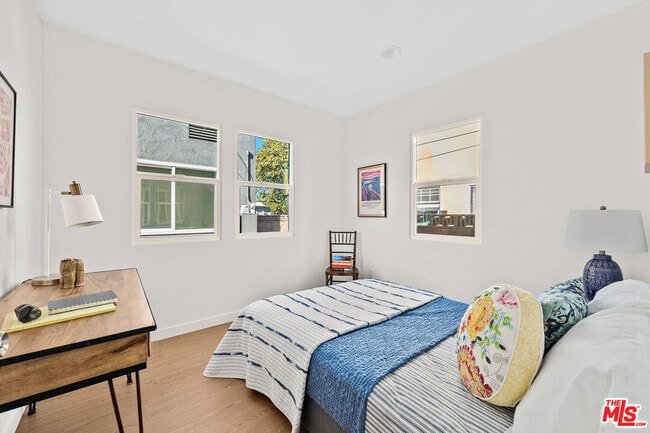 Photo - 2819 3rd Ave