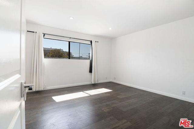 Building Photo - 853 Le Doux Rd Unit 201