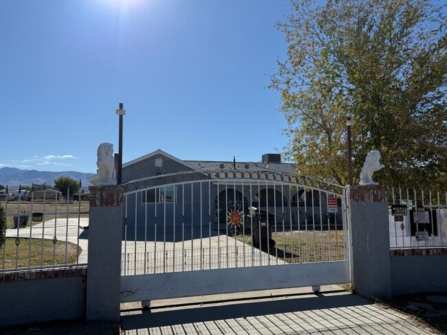 Front gate - 9302 E Avenue R14