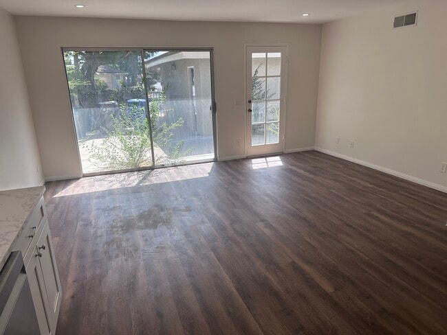 Photo - 2106 Crespi Ln