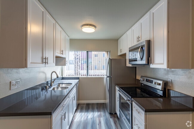 2 BR, 2 BA - 1079 SF - Alta Cima