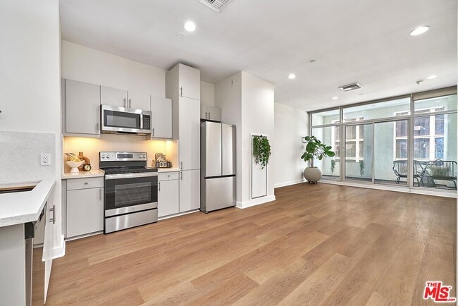 Photo - 3810 Wilshire Blvd Unit 404