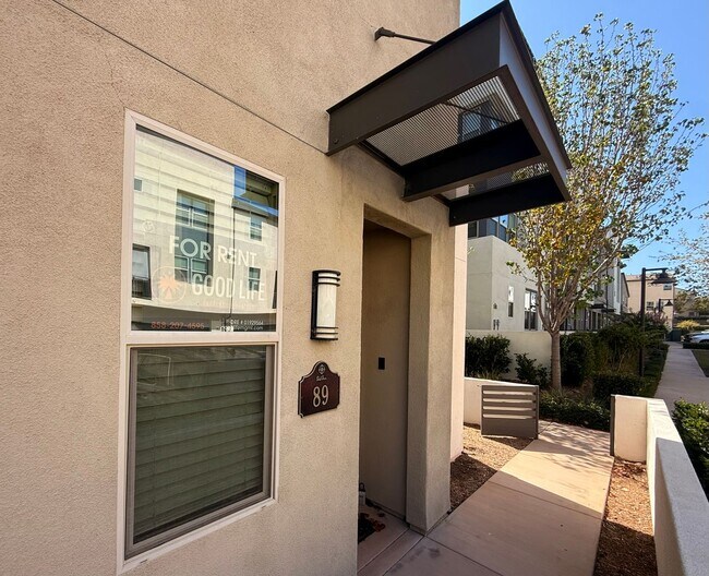 Building Photo - SD: Stunning 4BD/4BA Townhome w/ Private Suite Per Floor, Pool & 2-Car Garage!