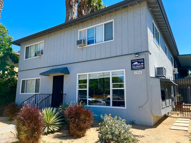 Building Photo - Completely Updated Front Unit 13514 Rye St  01 ACTIVE